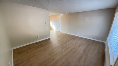 1121 W Stewart Ave in Puyallup, WA - Building Photo - Building Photo