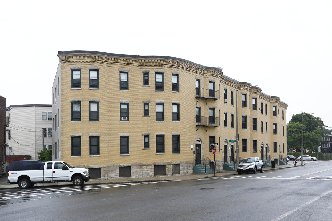 102-113 Talbot Ave in Dorchester, MA - Foto de edificio