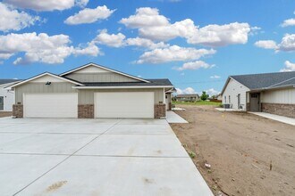 2432 S Wheatland St in Wichita, KS - Building Photo - Building Photo