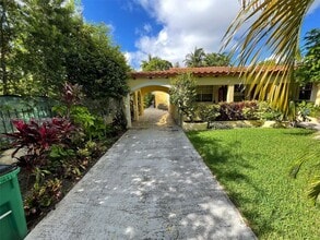 1018 W 47th St in Miami Beach, FL - Building Photo - Building Photo