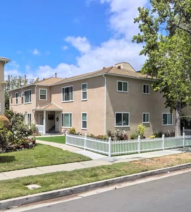 4545 Fulton Ave, Unit 4545  1