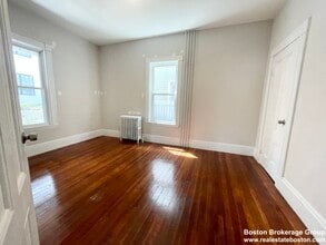 158 Boston St, Unit #1 in Boston, MA - Building Photo - Building Photo