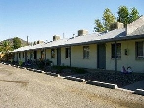 Mountain View Apartments in Phoenix, AZ - Building Photo - Building Photo