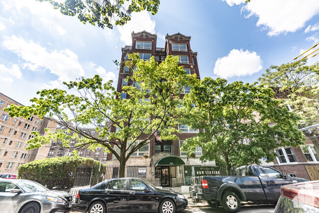 property at 940 W Carmen Ave