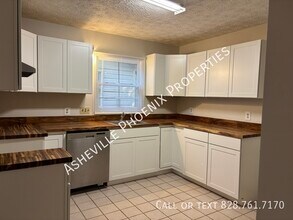 8 Mountain View Rd in Asheville, NC - Foto de edificio - Building Photo