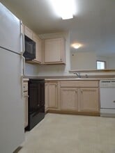 913 Westridge Dr in Junction City, KS - Building Photo - Building Photo