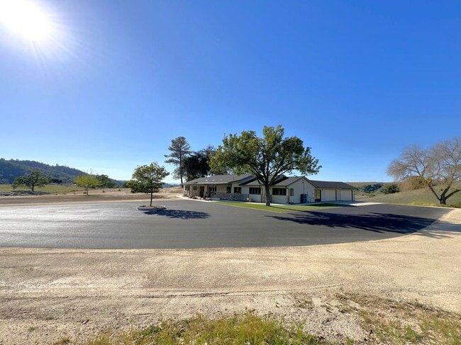 8850 Rocky Canyon Rd in Atascadero, CA - Building Photo - Building Photo