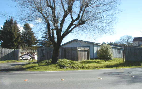 1560 Allan Way in Santa Rosa, CA - Foto de edificio - Building Photo