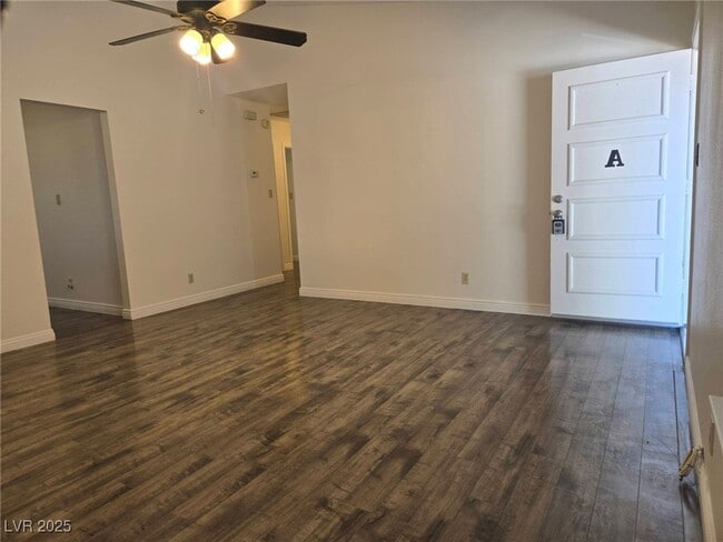 8817 Pavia Dr in Las Vegas, NV - Foto de edificio - Building Photo