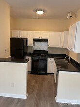 2121 Lennox Square Rd in Charlotte, NC - Building Photo - Building Photo