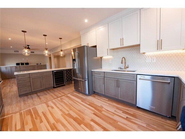 301 N Broadway Ave in Rochester, MN - Foto de edificio - Building Photo