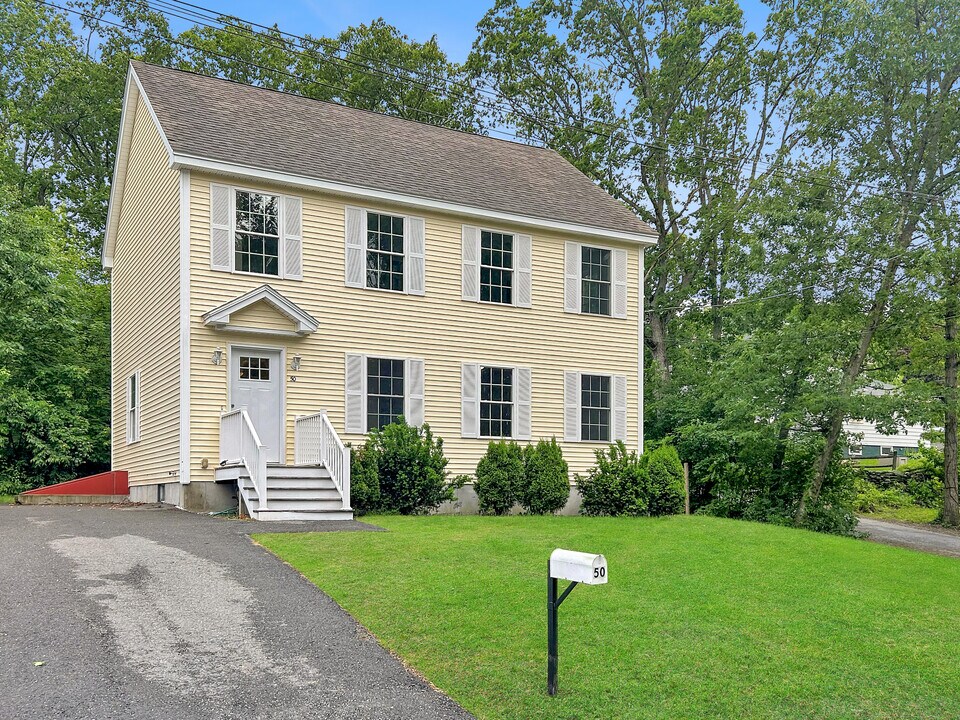 50 Top St in Clinton, MA - Building Photo