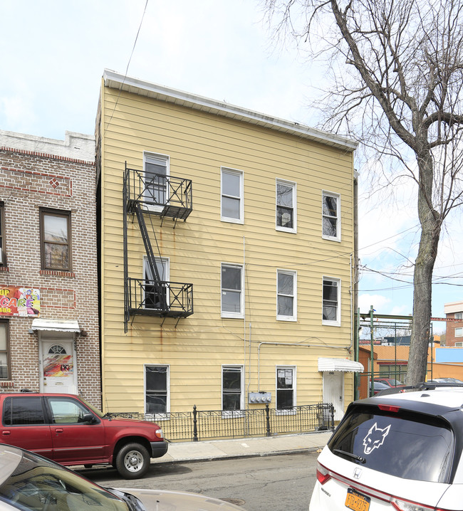 2501 Cambreleng Ave in Bronx, NY - Building Photo - Building Photo