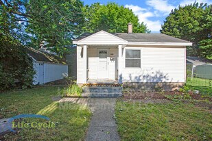 243 Michigan St NW in Grand Rapids, MI - Building Photo