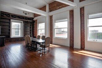 257 S Spring St in Los Angeles, CA - Foto de edificio - Building Photo