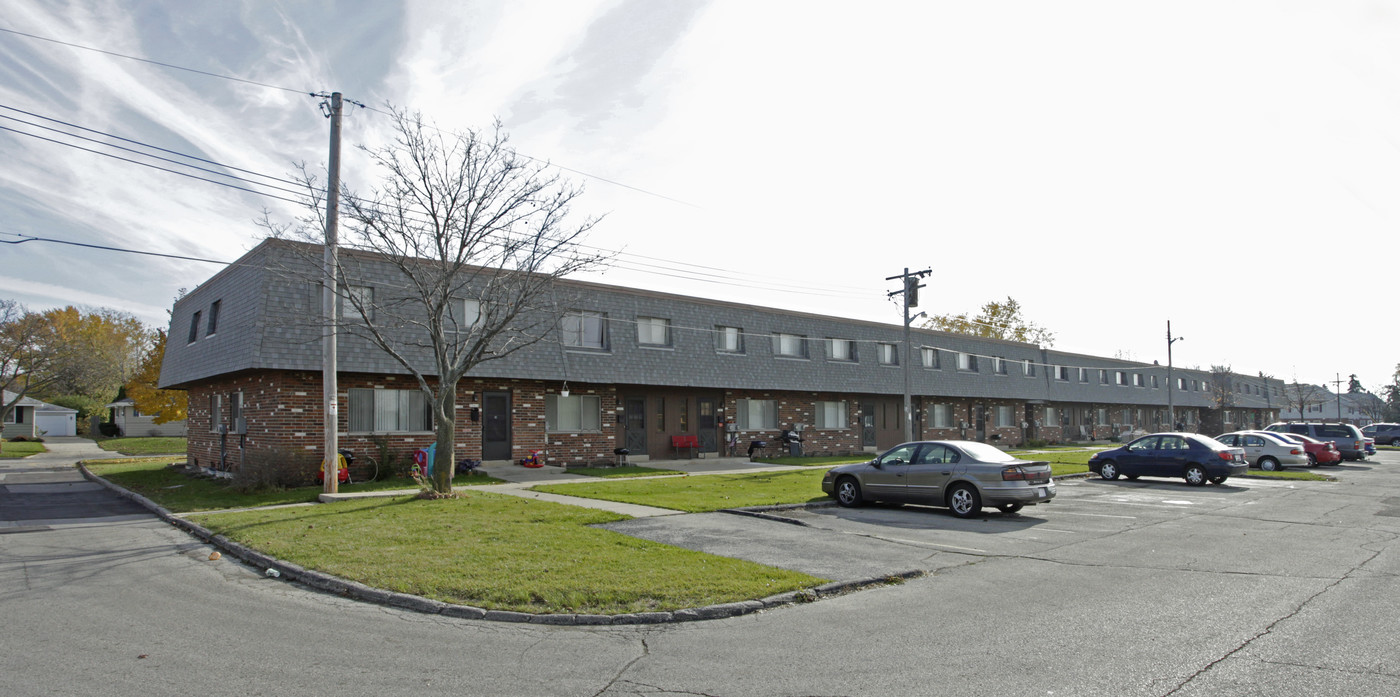 West View Manor in Milwaukee, WI - Foto de edificio