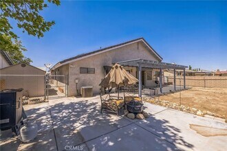 26323 Corona Dr in Helendale, CA - Foto de edificio - Building Photo