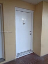 8820 Fontainebleau Blvd in Miami, FL - Building Photo - Building Photo