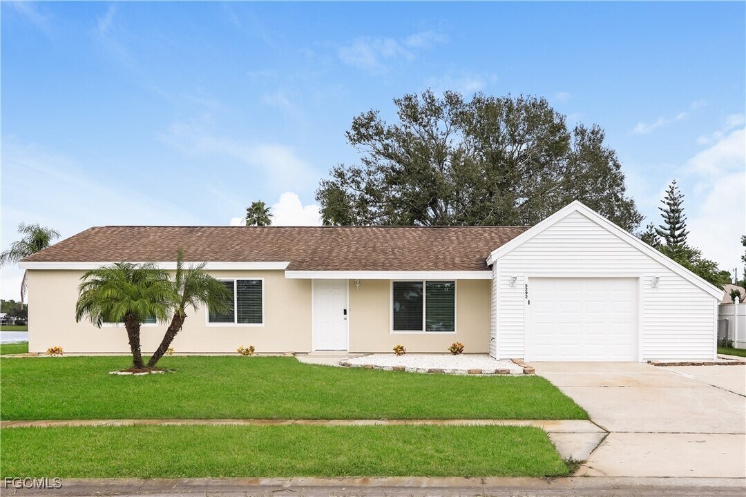 5292 Trekell St in North Port, FL - Building Photo