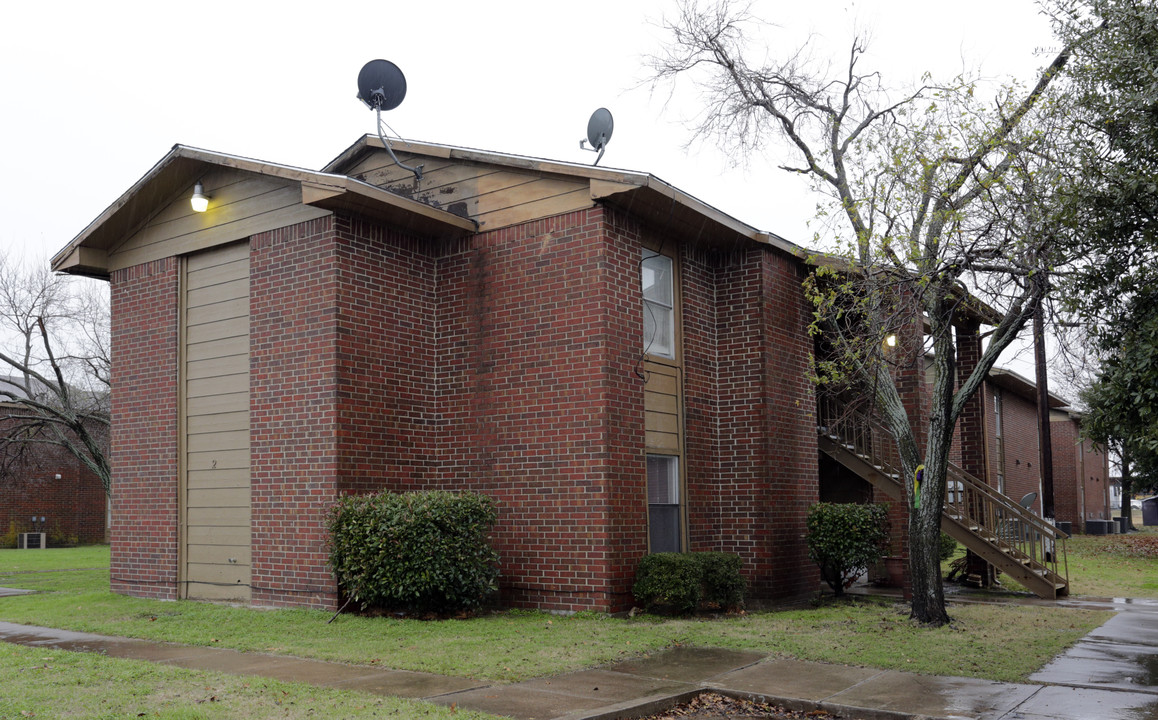 Quinlan Plaza Apartments in Quinlan, TX - Building Photo