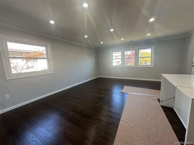 133 S 7th St in Bethpage, NY - Building Photo - Building Photo