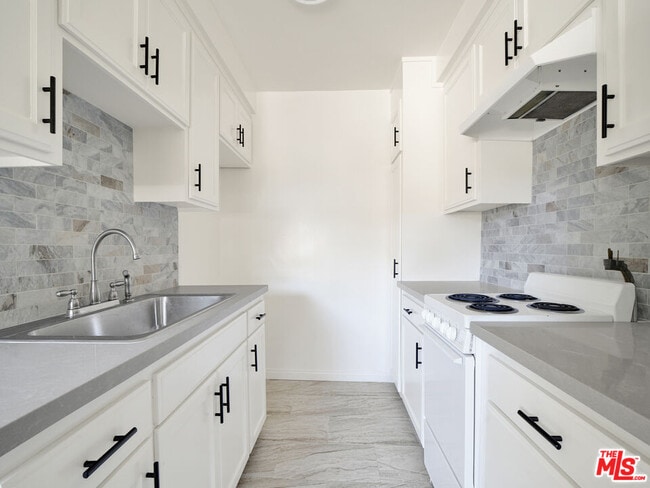 7228 Allott Ave in Los Angeles, CA - Building Photo - Building Photo