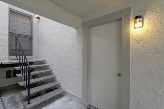20189 NW Square in Cupertino, CA - Building Photo - Building Photo