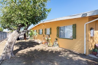 7105 N 68th Dr in Glendale, AZ - Foto de edificio - Building Photo