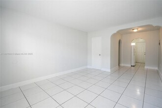 7829 Carlyle Ave in Miami Beach, FL - Building Photo - Building Photo