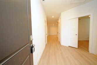 1410 Island Grove Dr in Iowa Colony, TX - Building Photo - Building Photo