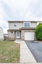 48 Olde Penn Dr, Unit 2101 in Easton, PA - Building Photo