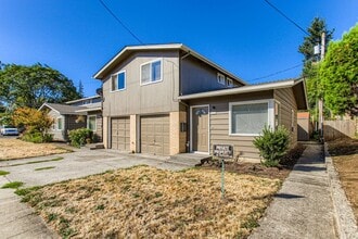 5139 SE Tolman St in Portland, OR - Building Photo - Building Photo
