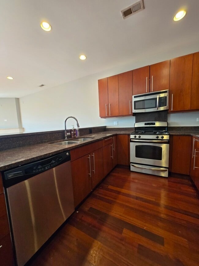 2358 W School St in Chicago, IL - Building Photo - Building Photo