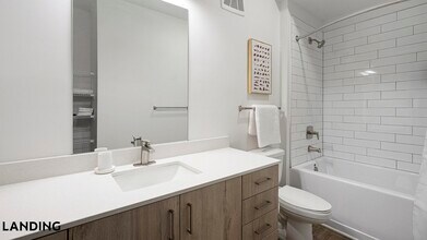 2800 Milan Ct, Unit 3225 in Birmingham, AL - Foto de edificio - Building Photo