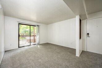 South Bridge Apartments in Fort Wayne, IN - Building Photo - Interior Photo