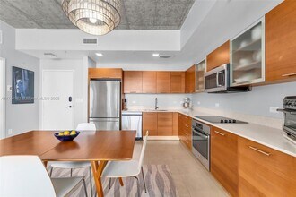 3470 E Coast Ave, Unit H2010 in Miami, FL - Foto de edificio - Building Photo