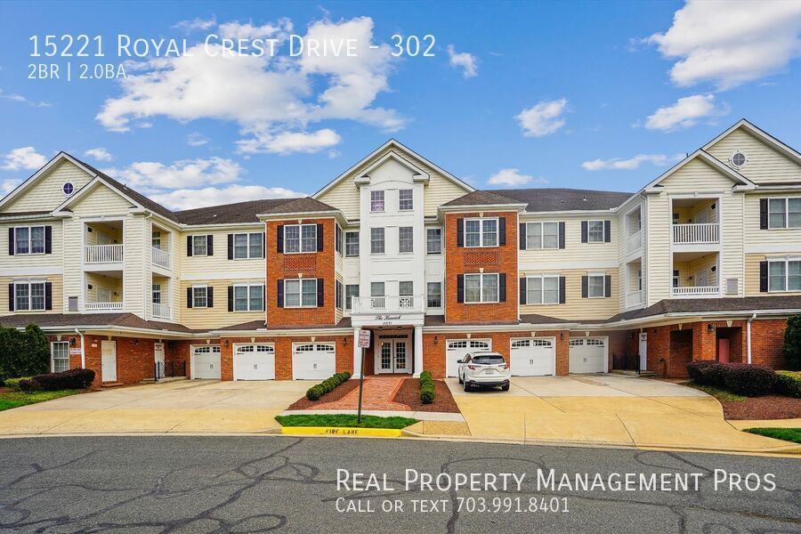 15221 Royal Crest Dr in Haymarket, VA - Foto de edificio