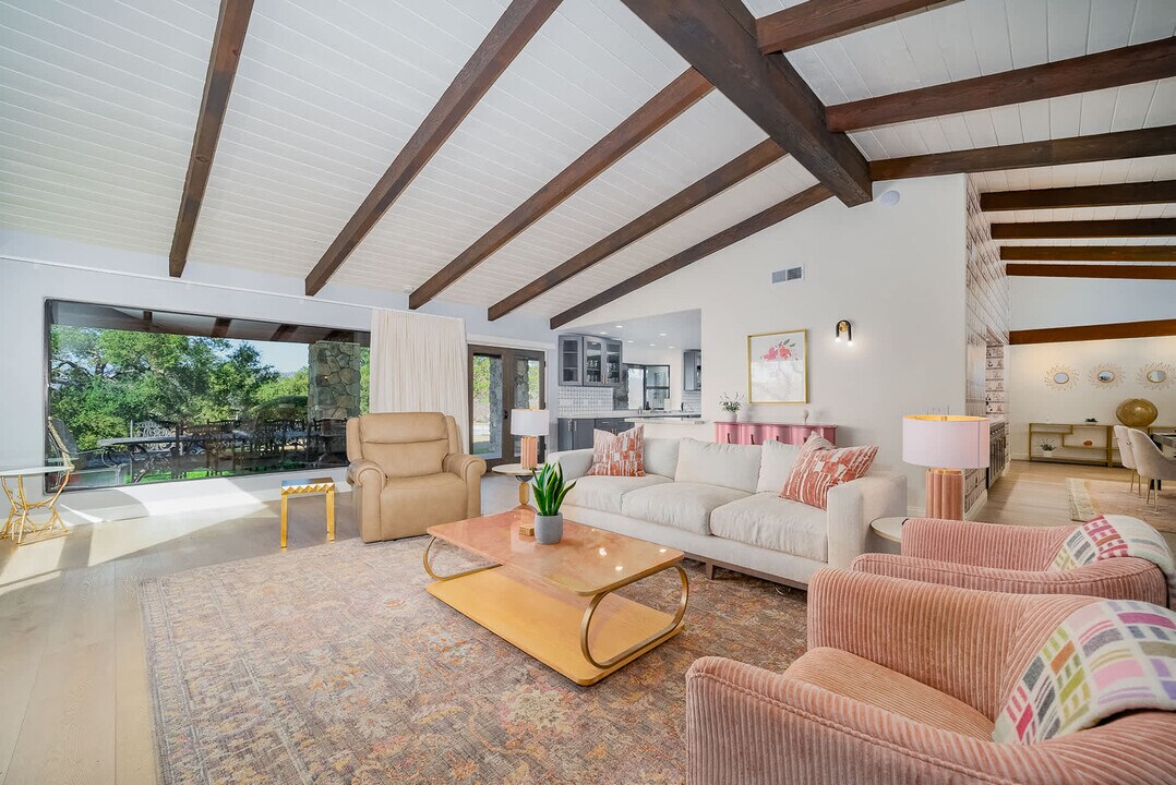 1828 Puerto Del Mundo in Fallbrook, CA - Building Photo