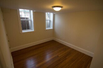 85 Windsor St, Unit 85 Windsor St in Boston, MA - Foto de edificio - Building Photo