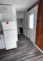 12 Railroad St in Essex Junction, VT - Building Photo