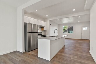 1817 W Chelan Ave-Unit -A in Spokane, WA - Foto de edificio - Building Photo