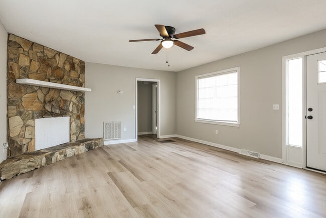 421 Sellwood Cir in Simpsonville, SC - Building Photo - Building Photo