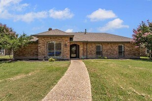 808 Allison Dr in Richardson, TX - Building Photo