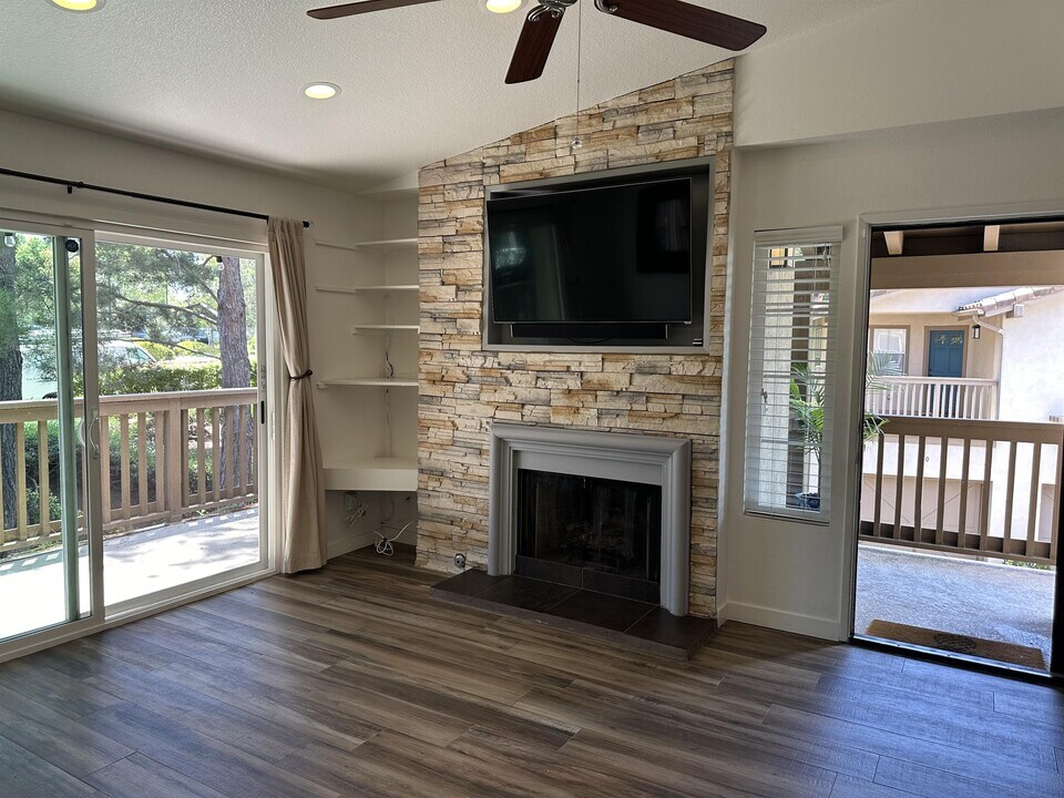 24 Acalla in Rancho Santa Margarita, CA - Building Photo