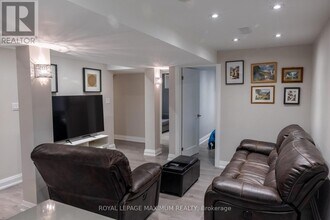 19 Corner Brook Crescent in Vaughan, ON - Building Photo - Building Photo