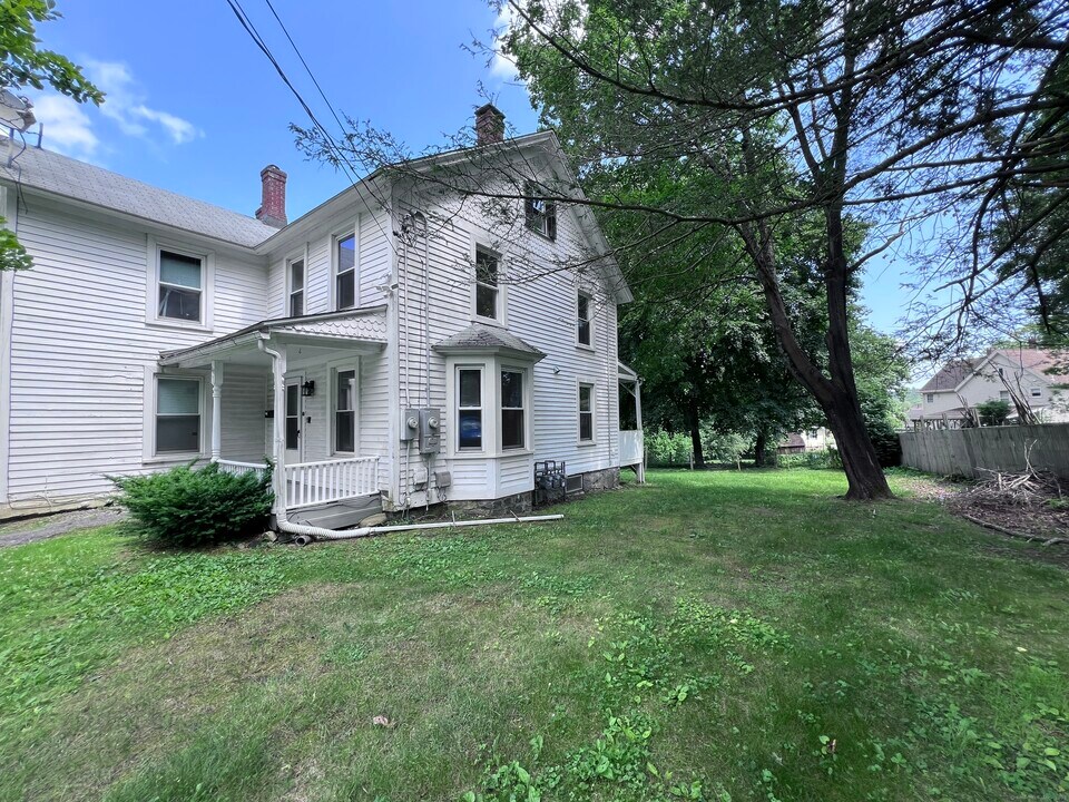 141 Boyd St in Winchester, CT - Building Photo