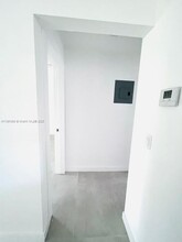 780 NE 122nd St-Unit -2 in North Miami, FL - Foto de edificio - Building Photo