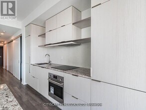 197 Yonge St in Toronto, ON - Building Photo - Building Photo