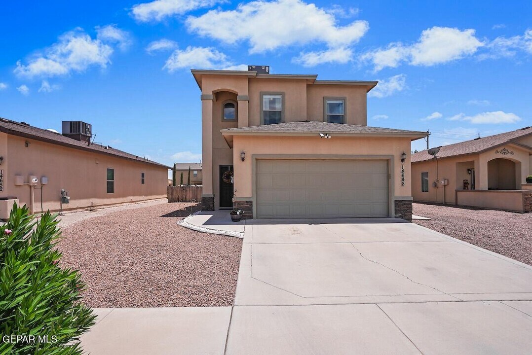 14648 Randall Cunningham in El Paso, TX - Building Photo