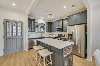 1741 Spyglass Dr in Austin, TX - Building Photo - Building Photo